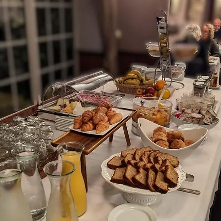 Foley's Townhouse 4*