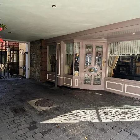 Konukevi Foley's Townhouse Killarney