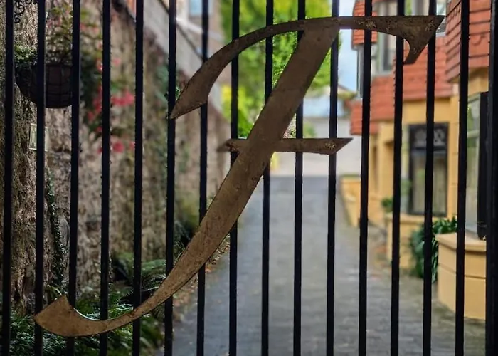 Konukevi Foley's Townhouse 4*