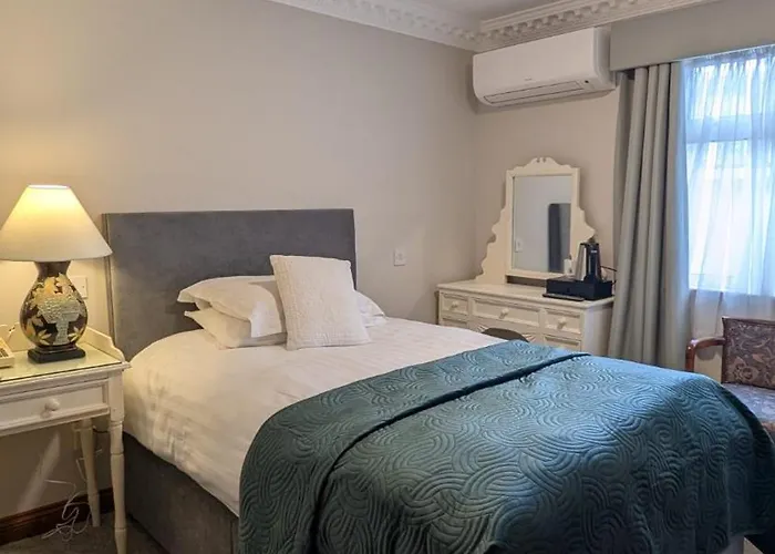 Foley's Townhouse 4*