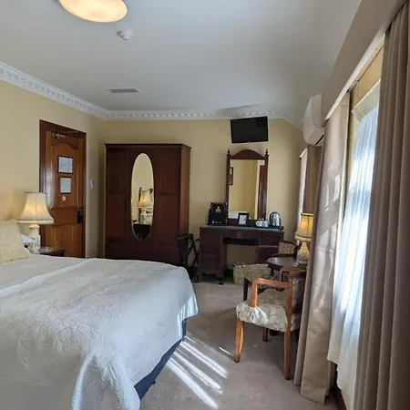 Foley's Townhouse Гостьовий будинок Кілларні